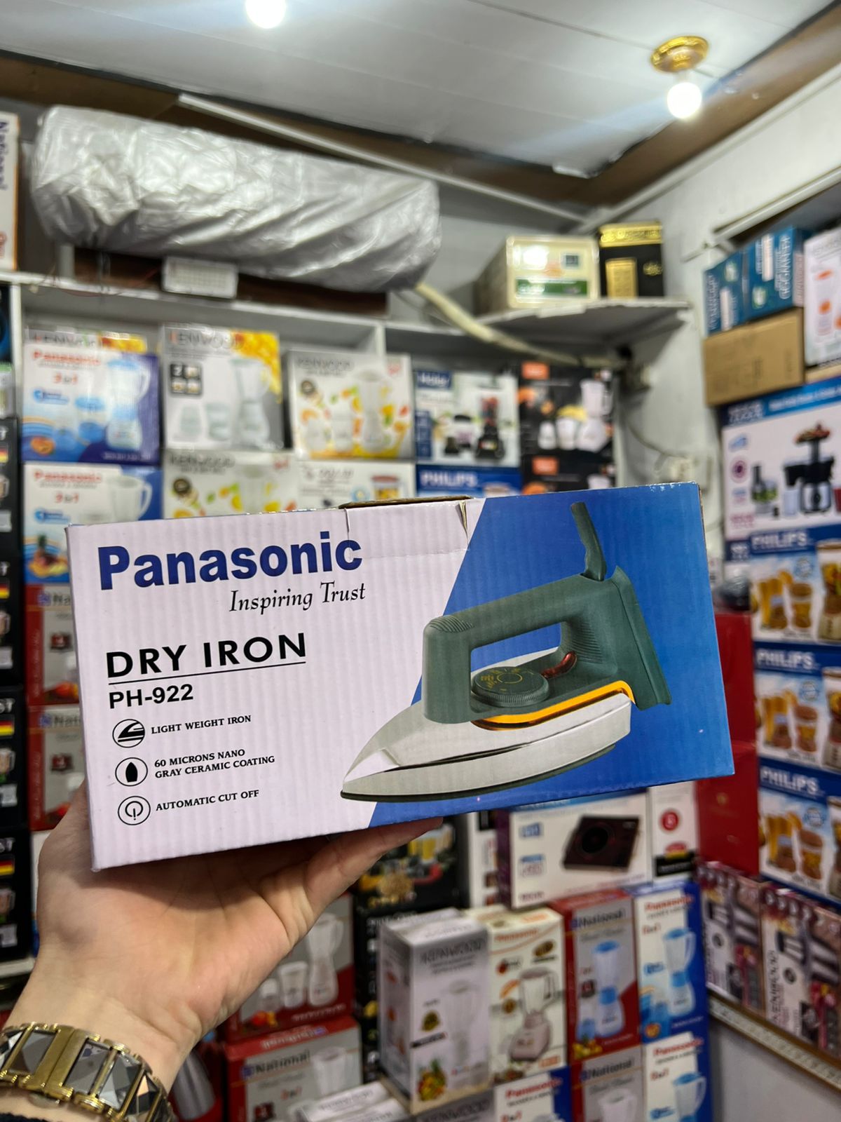 Lightweight automatic dry iron with  nonstick base auto thermostat and light and comfortable had grip original & lightweight full ceramic nonstick coated