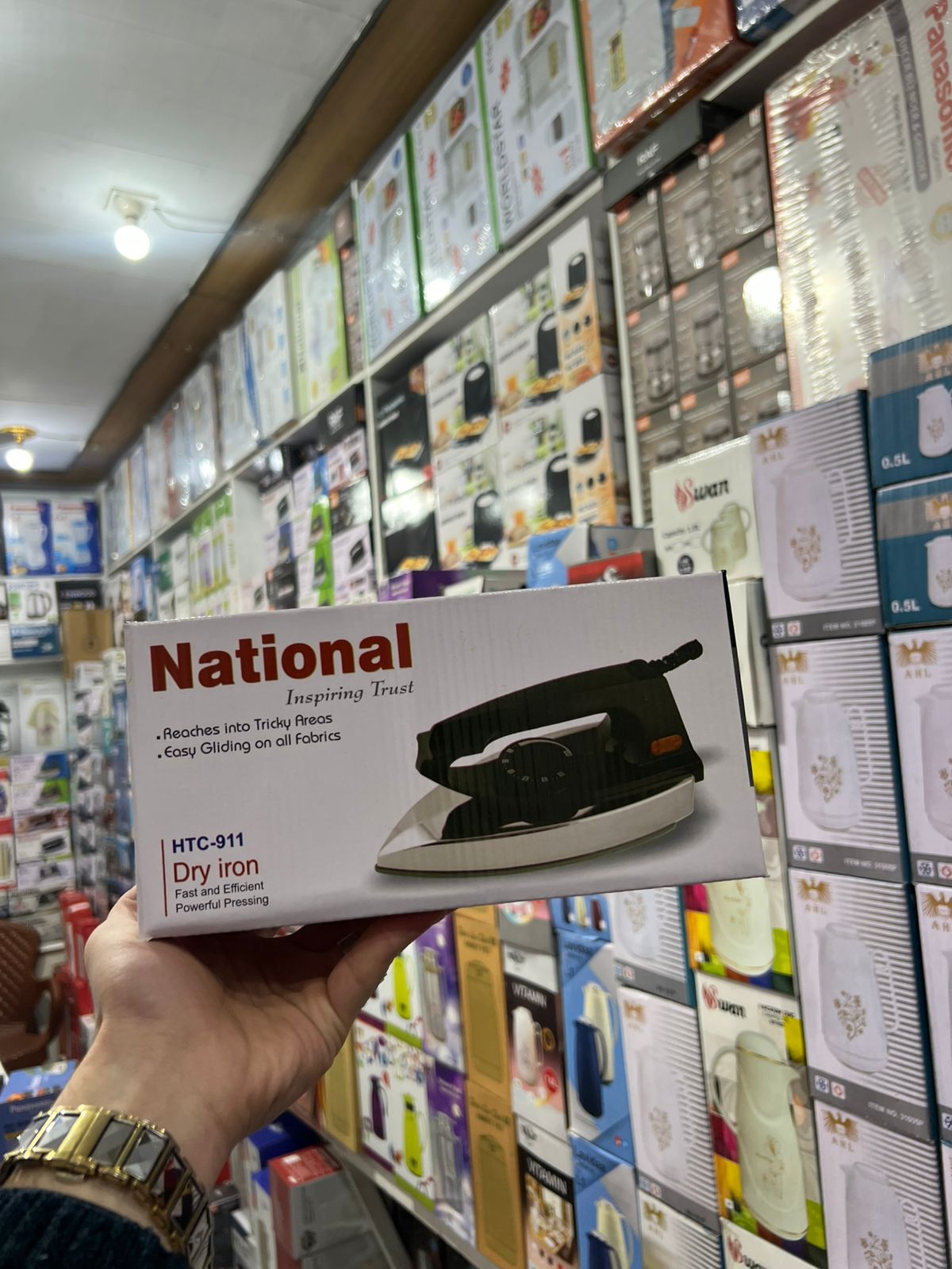 Lightweight automatic dry iron with  nonstick base auto thermostat and light and comfortable had grip original & lightweight full ceramic nonstick coated