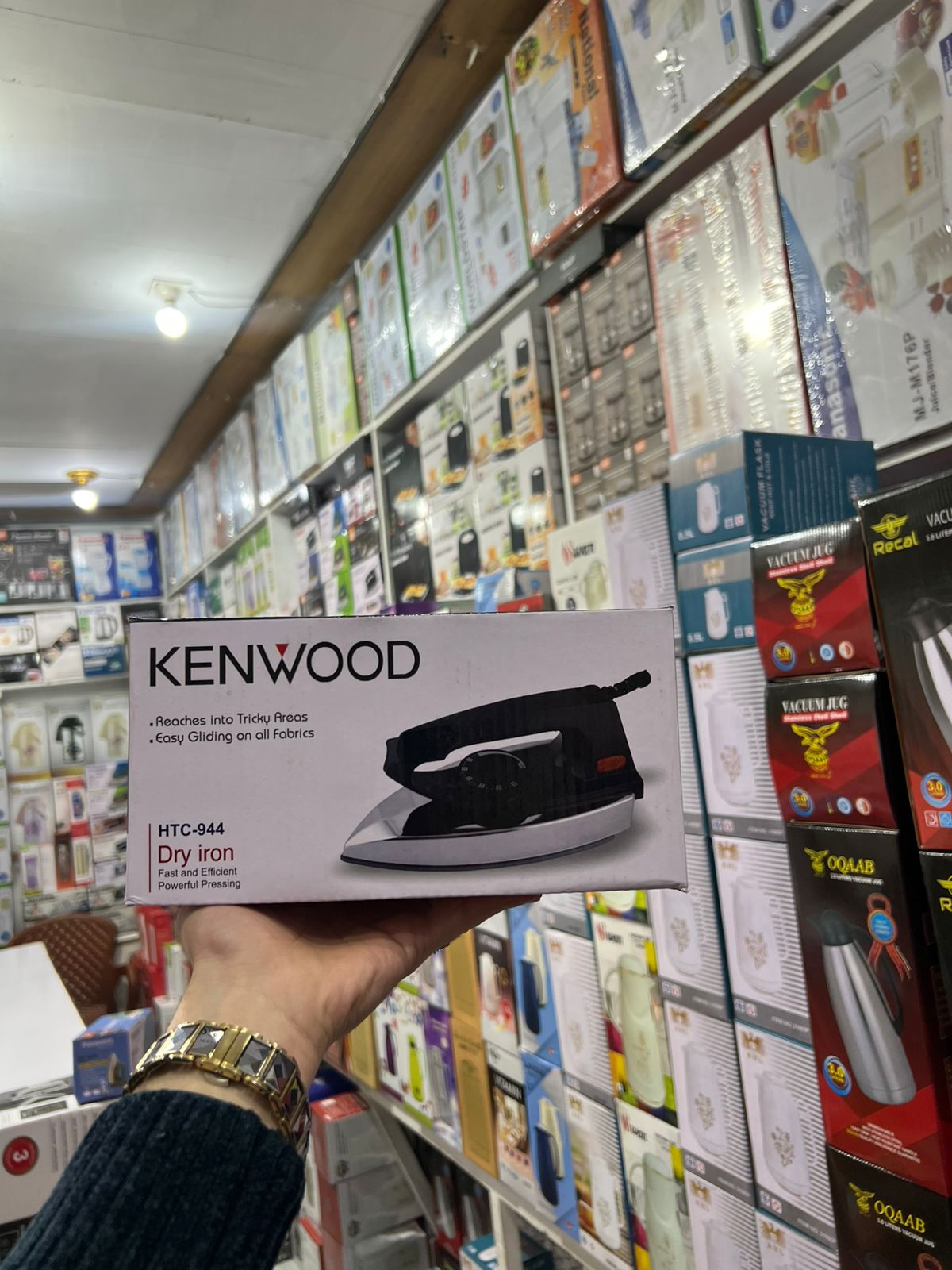 Lightweight automatic dry iron with  nonstick base auto thermostat and light and comfortable had grip original & lightweight full ceramic nonstick coated